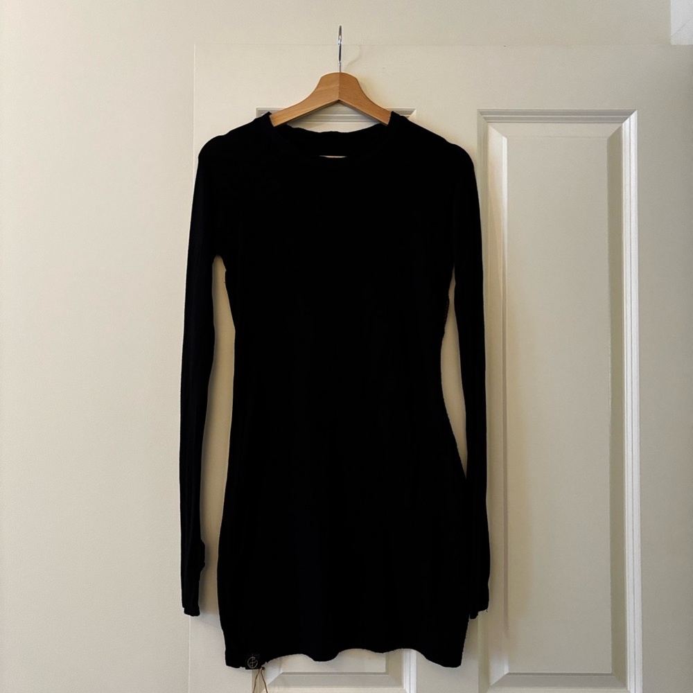 Elegant Black and Gold Women's Dress - Picture 2 of 15
